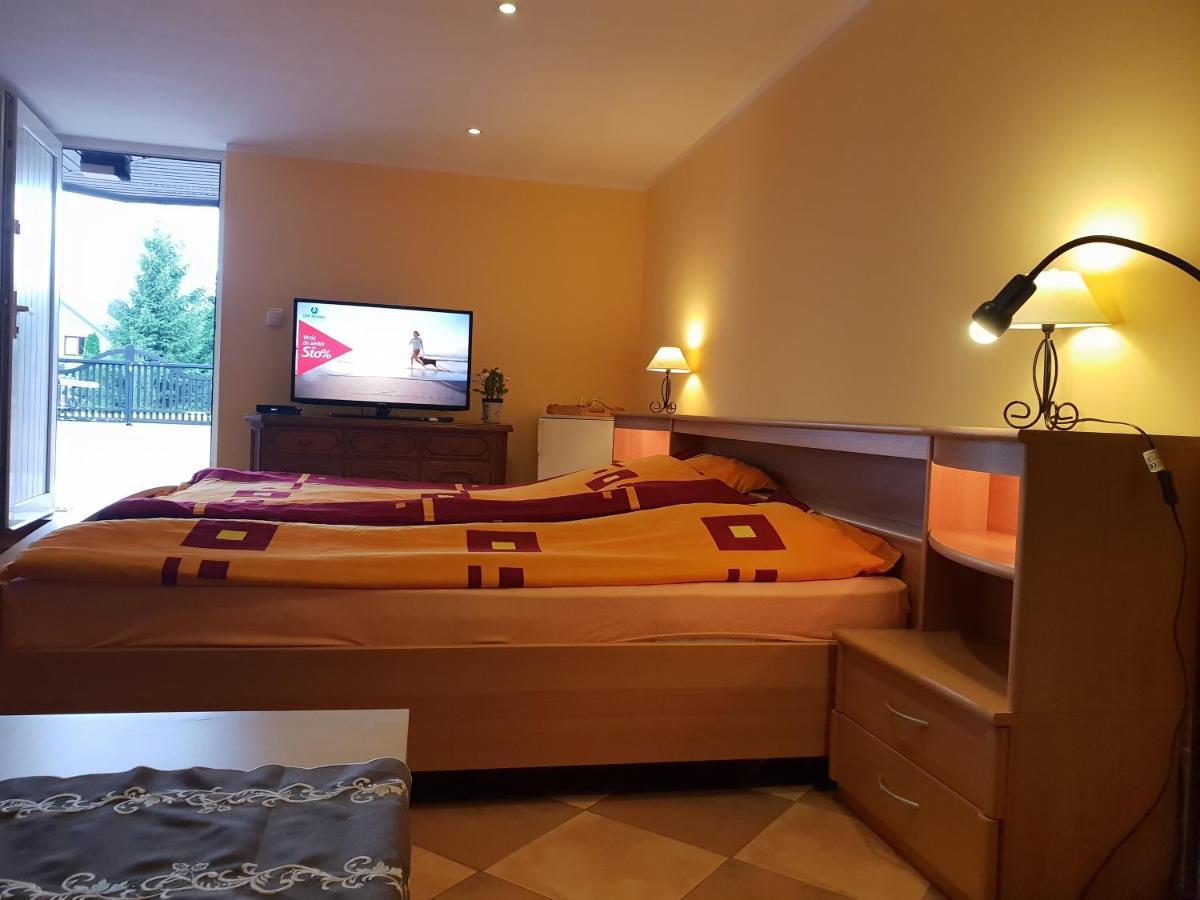 Czerwony Kamien Rubin Apartment เชียโนเซตี ภายนอก รูปภาพ